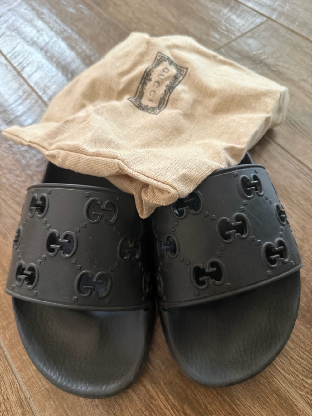 Gucci Black Interlocking G Logo Slide Sandals - Picture 2 of 5